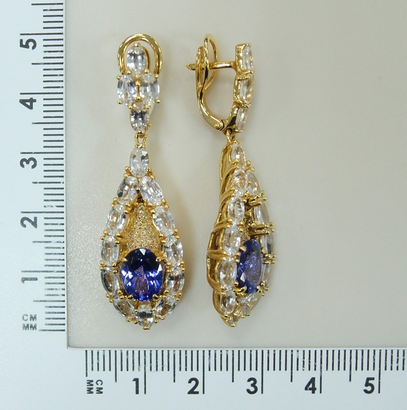 Серьги из желтого золота с танзанитами